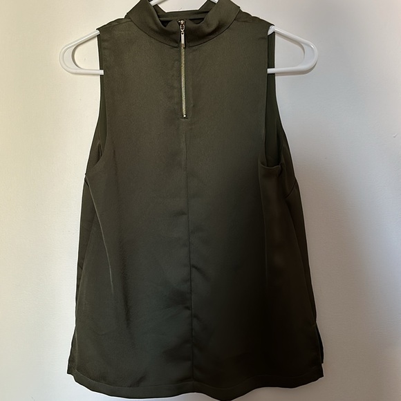 NWT - Dynamite sleeveless halter khaki blouse - Picture 5 of 6